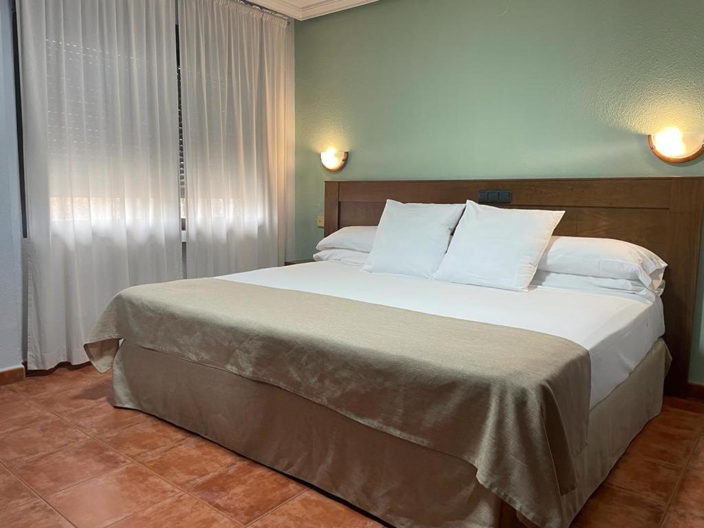 Hotel Los Kekes Coria Eksteriør billede